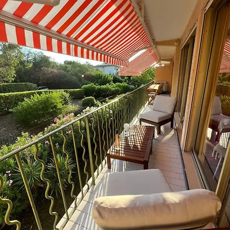 Entièrement Rénové Dans Le Centre De Tropez Appartement