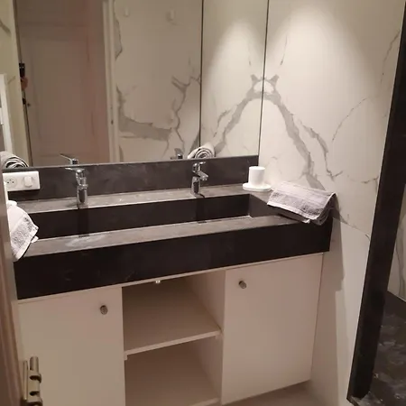 Appartement Entièrement Rénové Dans Le Centre De Tropez