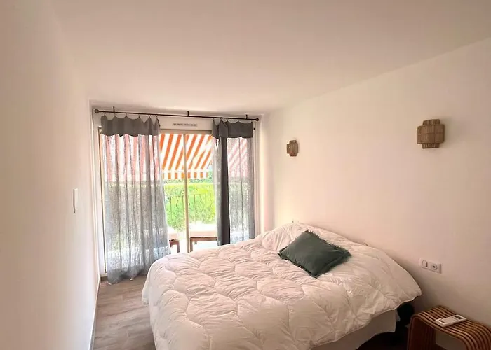 Entierement Renove Dans Le Centre De Tropez *